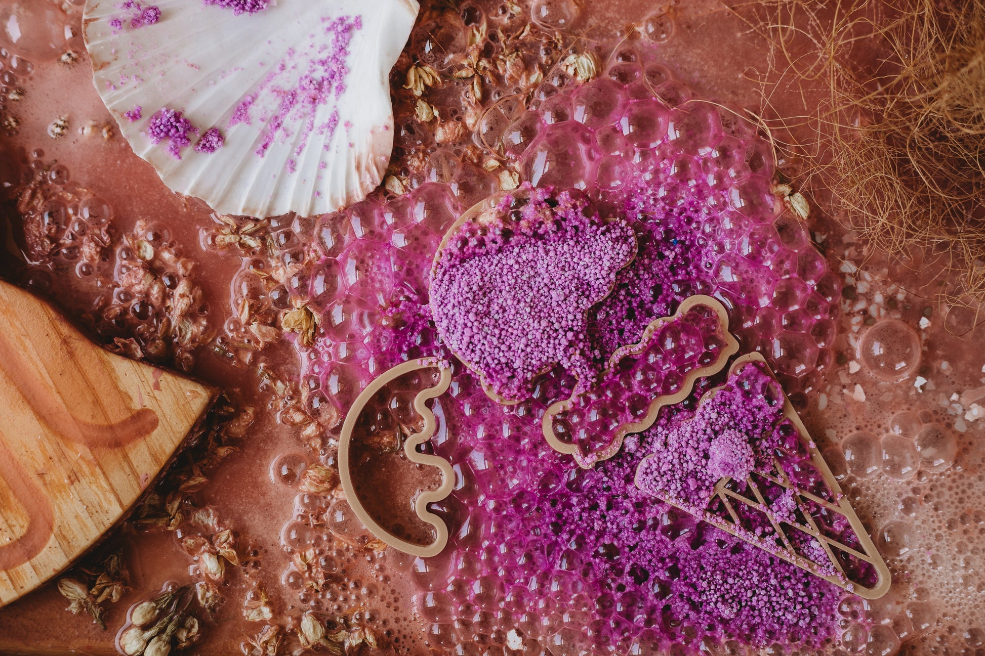 mermaid-waters-fuchsia-pink-saltwater-fizz-sensory-potion-play